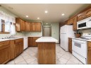 823 Oakwood Ln, Watertown, WI 53094