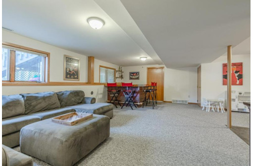 6 Seven Pines Ct, Madison, WI 53718