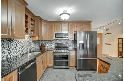 6907 Tottenham Rd, Madison, WI 53711