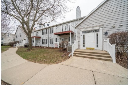 9 Captains Ct 5, Madison, WI 53719