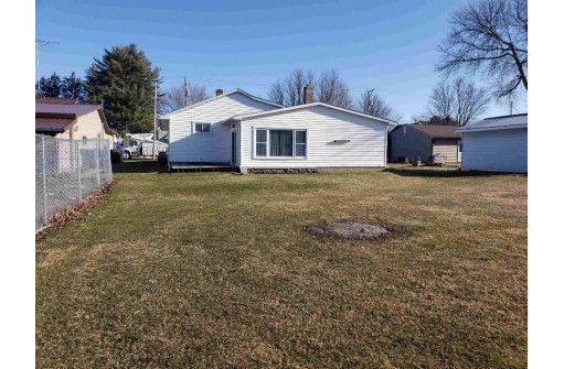 1044 W Elm St, Lancaster, WI 53813