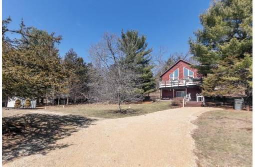 W14576 Fox Run Rd, Wisconsin Dells, WI 53965