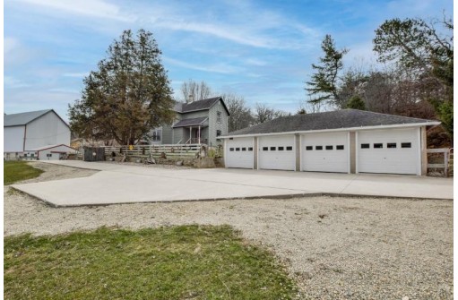 N8586 Hay Hollow Rd, Blanchardville, WI 53516