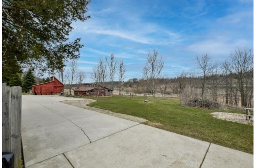 N8586 Hay Hollow Rd, Blanchardville, WI 53516