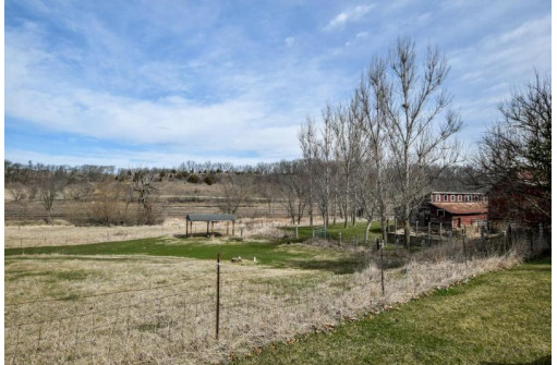 N8586 Hay Hollow Rd, Blanchardville, WI 53516