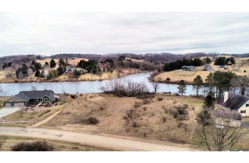 L430 Summit Point Dr, La Valle, WI 53941