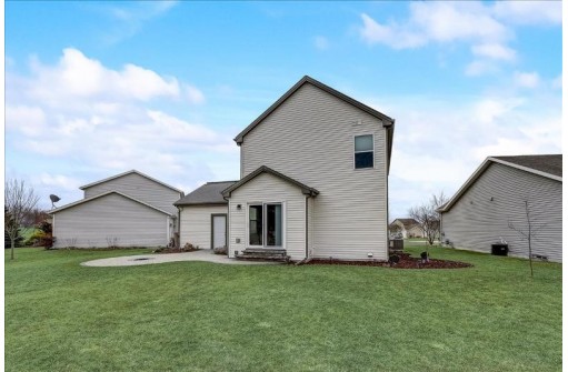 428 Wakeman Cir, Lake Mills, WI 53551