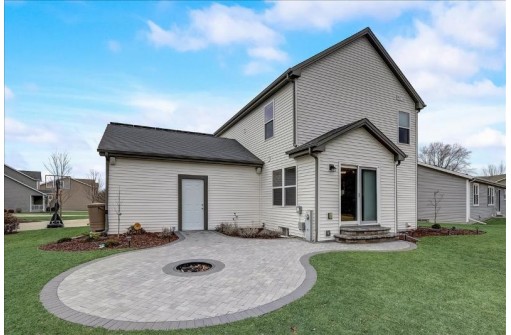 428 Wakeman Cir, Lake Mills, WI 53551