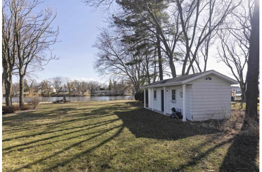 322 E Sherman Ave, Fort Atkinson, WI 53538-1955