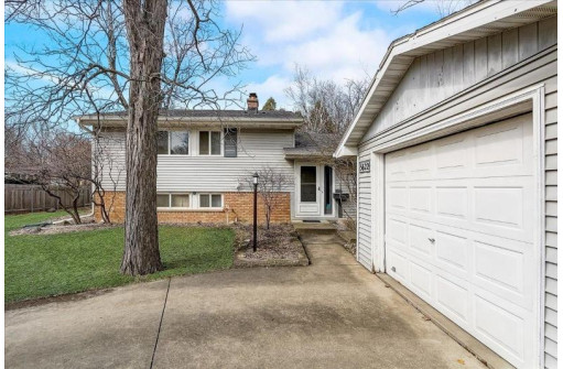 5622 Hempstead Rd, Madison, WI 53711