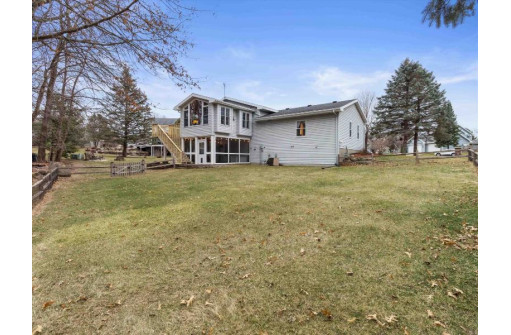 1102 Dover Ct, Waunakee, WI 53597