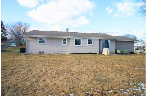 9701 W Debbie Ln, Milwaukee, WI 53224-4619