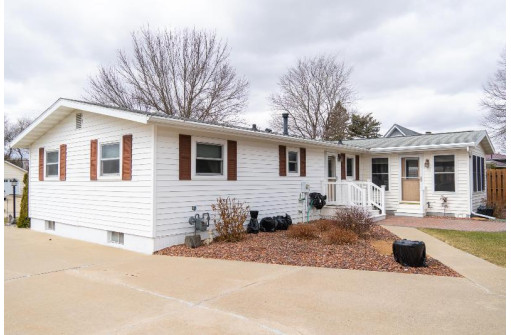 629 Harvey St, Ripon, WI 54971-9557