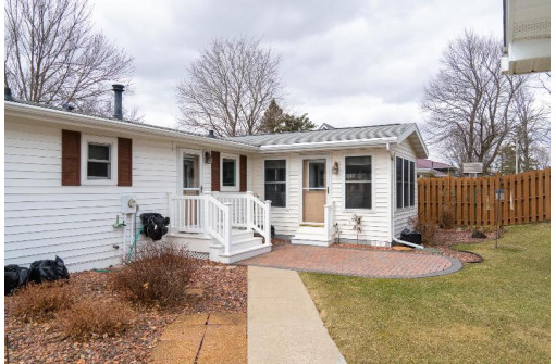 629 Harvey St, Ripon, WI 54971-9557