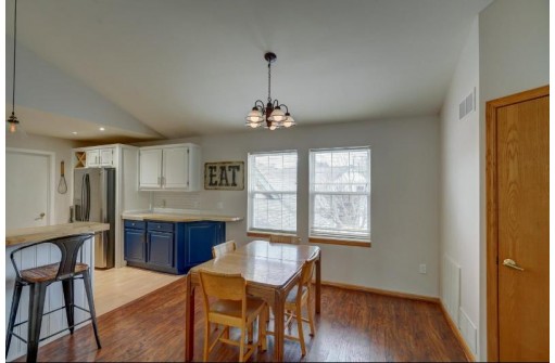 3146 Dorchester Way 4, Madison, WI 53719-4325