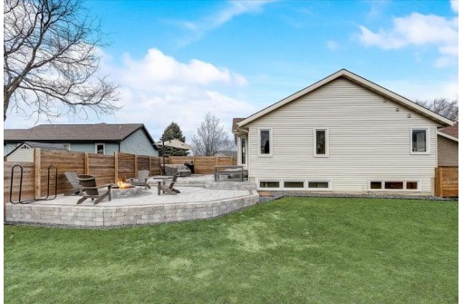 925 W Mohawk Tr, DeForest, WI 53532