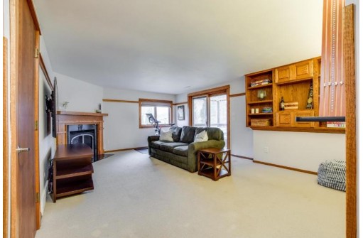 13 Star Fire Ct, Madison, WI 53719