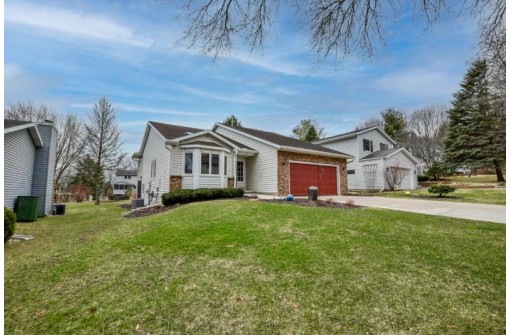 13 Star Fire Ct, Madison, WI 53719