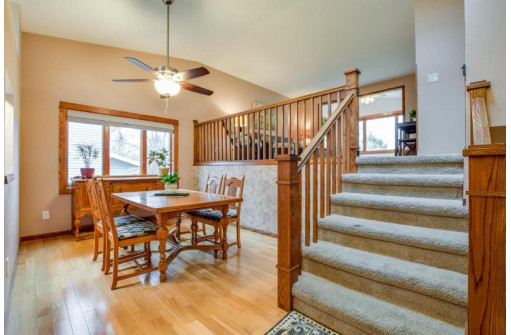 13 Star Fire Ct, Madison, WI 53719