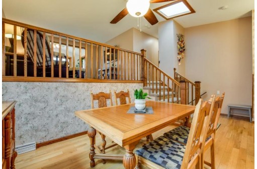 13 Star Fire Ct, Madison, WI 53719