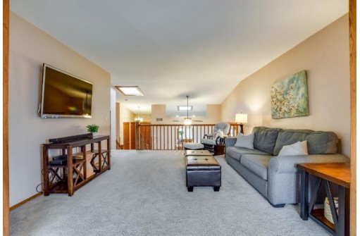 13 Star Fire Ct, Madison, WI 53719