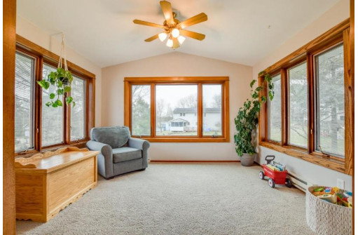 13 Star Fire Ct, Madison, WI 53719