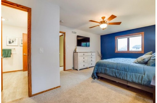 13 Star Fire Ct, Madison, WI 53719