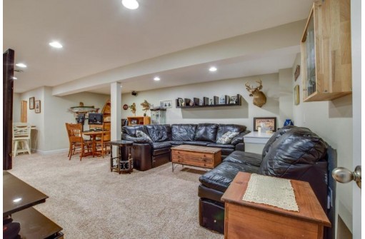 2721 Whitlock Rd, Madison, WI 53719