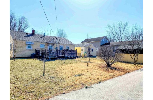 1007 S 5th St, Prairie Du Chien, WI 53821