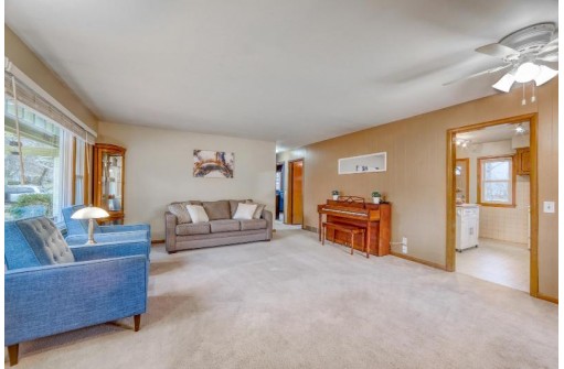 53 Bradford Ln, Madison, WI 53714