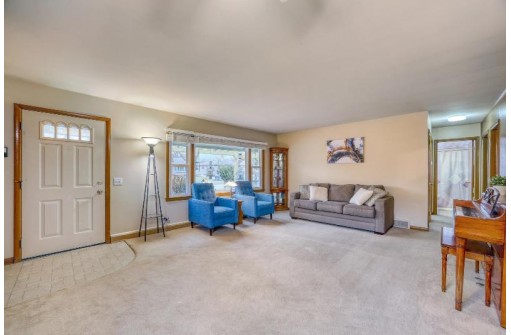 53 Bradford Ln, Madison, WI 53714