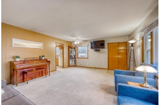 53 Bradford Ln, Madison, WI 53714