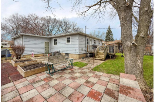 53 Bradford Ln, Madison, WI 53714