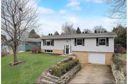 513 Prospect Rd, Waunakee, WI 53597