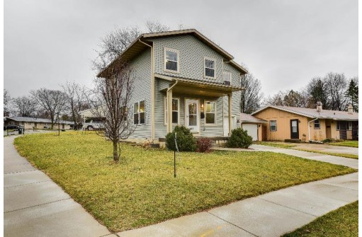 923 N Pine St, Sun Prairie, WI 53590