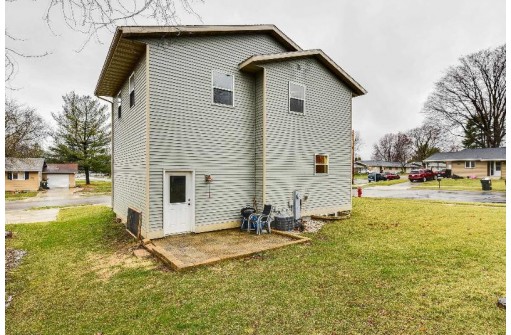 923 N Pine St, Sun Prairie, WI 53590