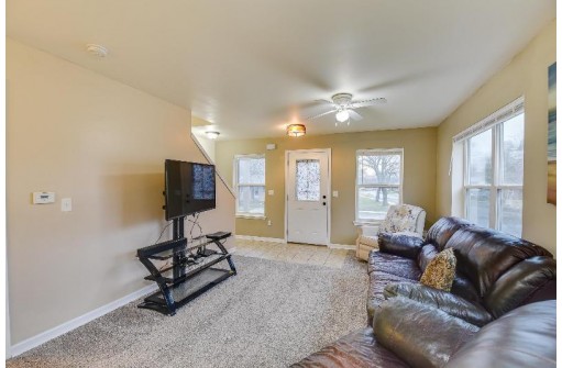 923 N Pine St, Sun Prairie, WI 53590