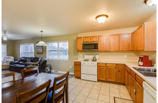 923 N Pine St, Sun Prairie, WI 53590