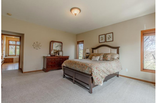 7734 Welcome Dr, Verona, WI 53593