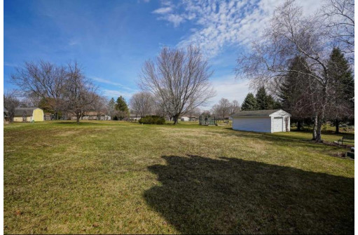 2746 Tareyton Cir, Stoughton, WI 53589