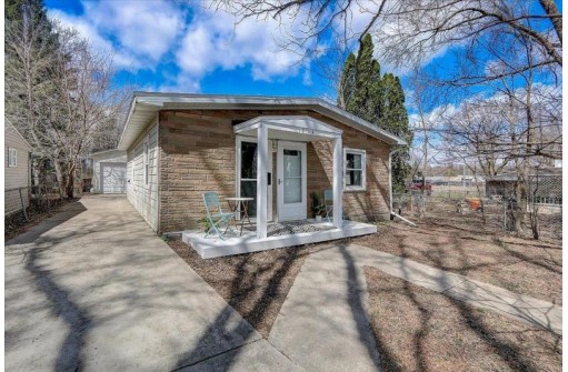 1714 Baird St, Madison, WI 53713