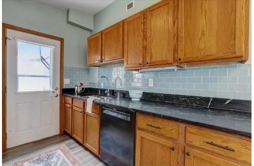 1714 Baird St, Madison, WI 53713