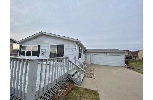 441 Red Spruce Ave, Baraboo, WI 53913