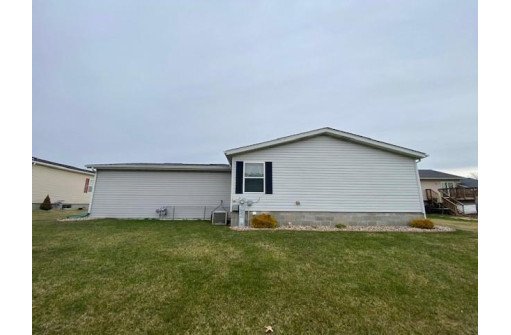 441 Red Spruce Ave, Baraboo, WI 53913