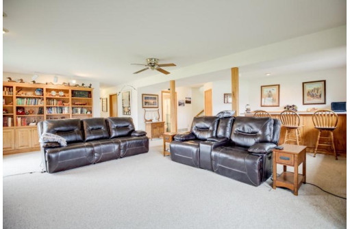 6917 Donnybill Rd, DeForest, WI 53532