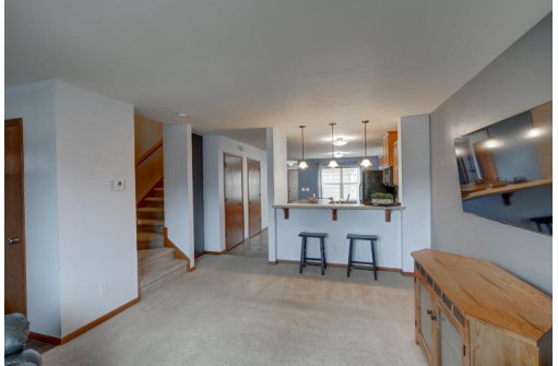 556 Apollo Way, Madison, WI 53718