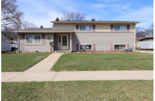 913 Hawthorne Ave, Janesville, WI 53545