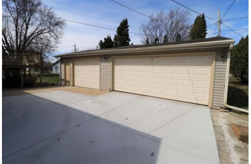 913 Hawthorne Ave, Janesville, WI 53545