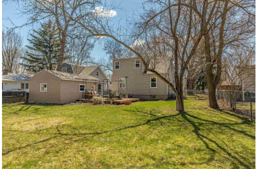 4250 Doncaster Dr, Madison, WI 53711