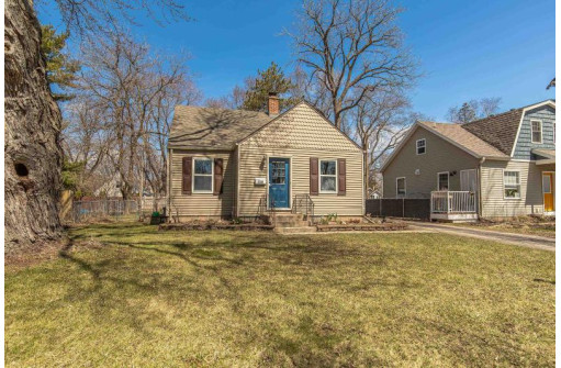 4250 Doncaster Dr, Madison, WI 53711